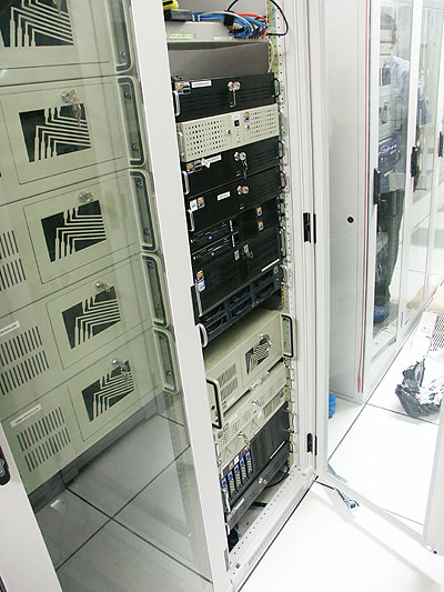 Server upgrades 31 aug: rack in oude staat