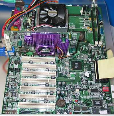 Moederbord met SiS R658 chipset @ IDF 2002