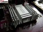 Soltek heatsink op north bridge (duimnagel)
