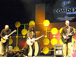 Hector Ruiz keynote Comdex Fall 2002: Slash optreden