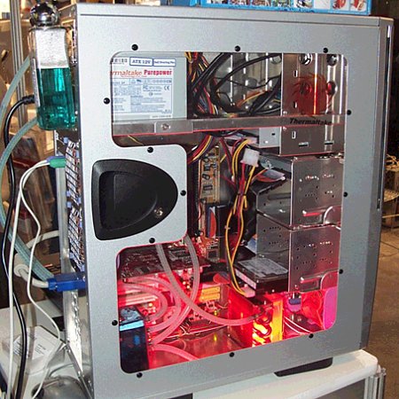 ThermalTake kast met waterkoeling