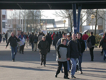 HCC Dagen 2002 fotoverslag: mensenmassa van/naar Jaarbeurs