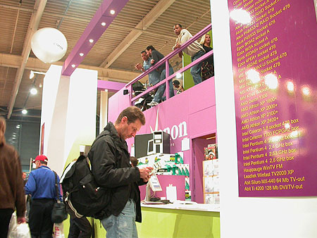 HCC Dagen 2002 fotoverlsag: Xenon Webstore stand