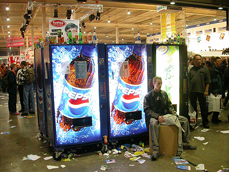 HCC Dagen 2002 fotoverslag: cola automaten