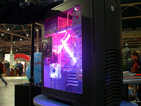 HCC Dagen 2002 fotoverslag: Intel casemod