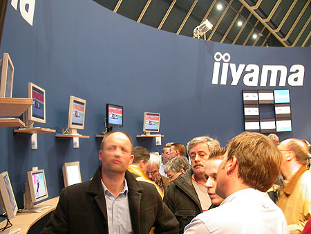 HCC Dagen 2002 fotoverslag: Iiyama stand