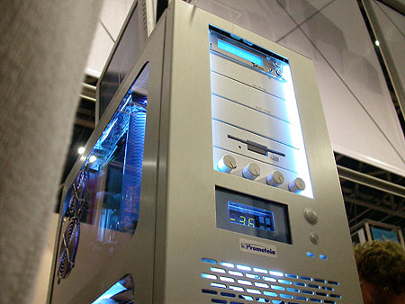 HCC Dagen 2002 fotoverslag - Tweakers.net stand A.P. Versteeg casemod voorkant
