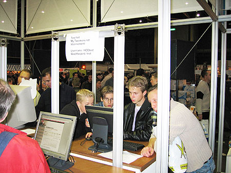 HCC Dagen 2002 fotoverslag - Tweakers.net stand terminals