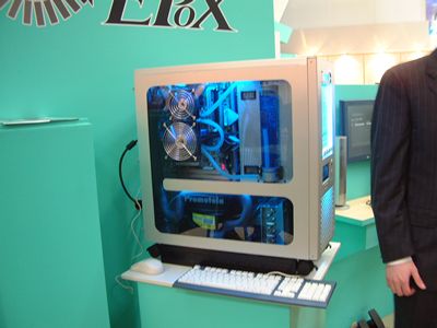 Epox-stand en A.P. Versteegs casemod met P4 en Prometeia koelsysteem