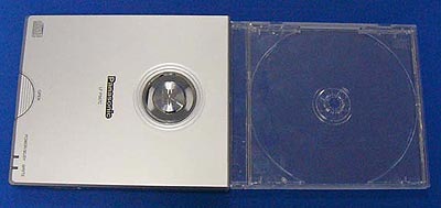 Matsushita LF-P567C bijna net zo groot als een CD-doosje