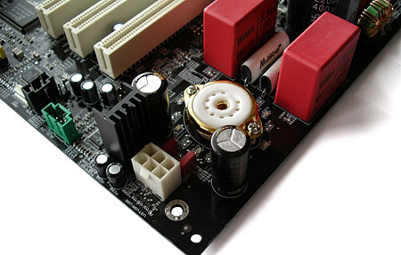 Close-up AOpen AK79G Tube moederbord