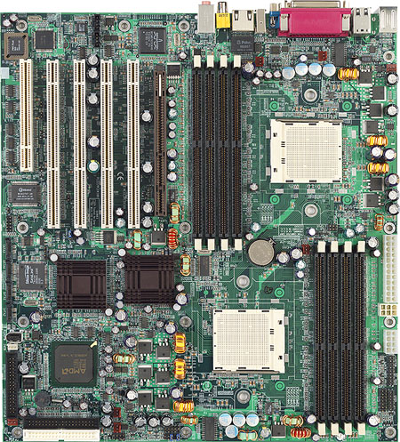 Tyan Thunder K8W perspic (groot)