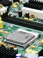 AMD Opteron CPU op moederbord (klein, hoog)