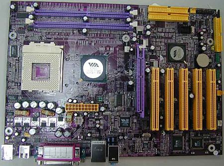 Soltek-mobo met VIA KT880-chipset Soltek-mobo met VIA KT880-chipset