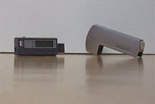 Creative MuVo NX: voorkant met losgekoppeld batterijcompartiment