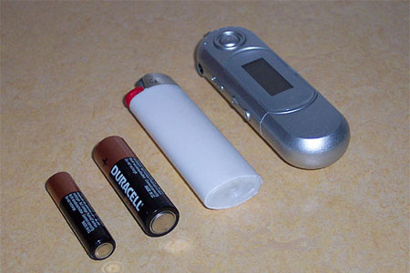 Aiptek MP-313: vergelijking met AAA-, AA-batterij en aansteker