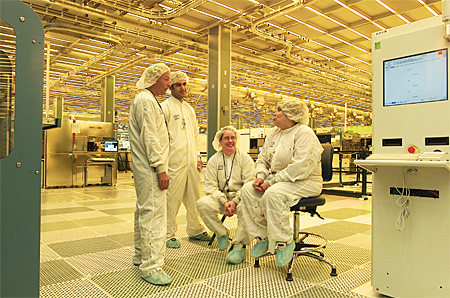 Engineers in een chipfabriek