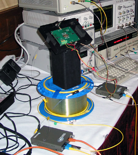 IDF 2004 - Photonics - Testchip op spoel van 5km fiber