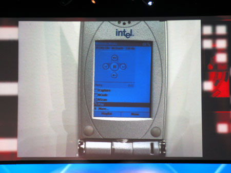 IDF 2004 - Craig Barrett keynote - Intel telefoon