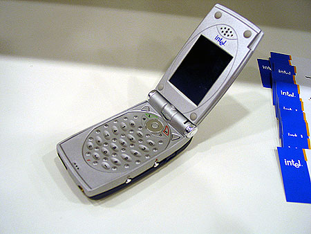IDF 2004 - TS - Intel mobiele telefoon prototype