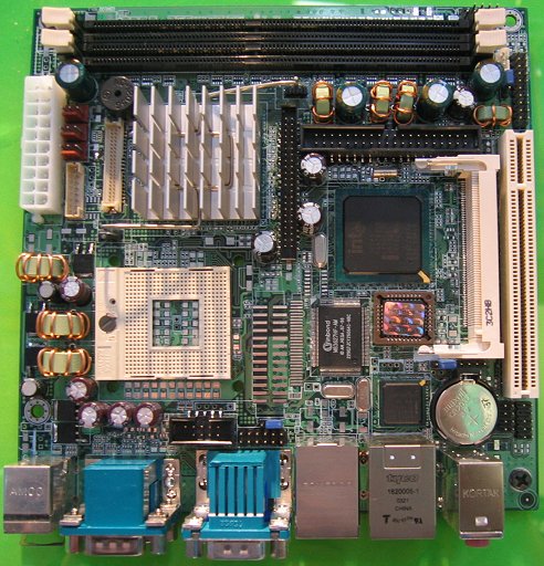  CeBIT 2004: Integrated mobo met Pentium M-support van DFI (closeup specs)