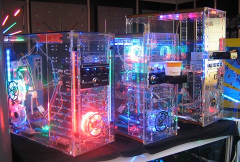 CeBIT 2004: Transparante Sunbeam-kasten met veel kleurtjes