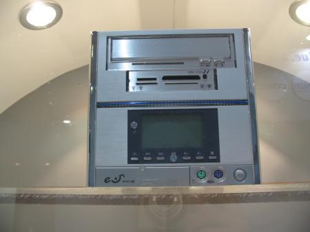 [CeBIT 2004] Epox Mini Me (voorkant)