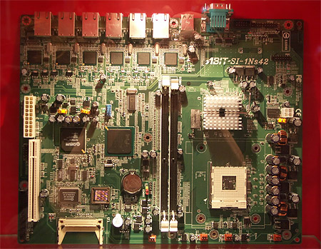 CeBIT 2004: Abit SI-1Ns42 P4 plank
