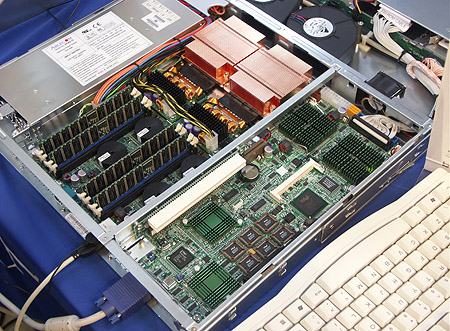 CeBIT 2004: Supermicro 6113M-i Itanium 2 barebone