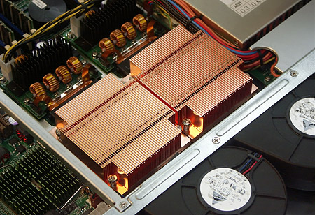 CeBIT 2004: Supermicro 6113M-i Itanium 2 heatsinks
