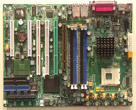 CeBIT 2004: Supermicro P4SCT II Pentium 4 serverbord