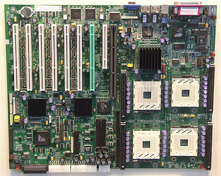 CeBIT 2004: Tyan Thunder GC-HE Pro quad Xeon MP plank