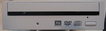 CeBIT 2004: Plextor PX-712SA front
