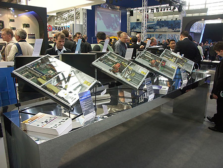 CeBIT 2004: Asus server barebones