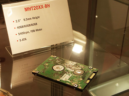 CeBIT 2004: Fujitsu MHT20XX-BH 2,5 inch SATA-schijf