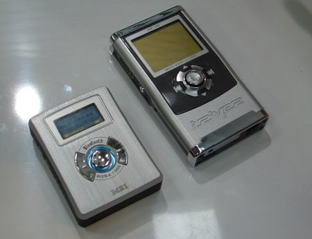 MSI's MP-518 naast de iRiver iHP-100