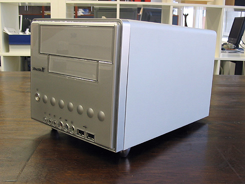 Shuttle ST62K Barebone: 3-4 view closed