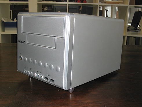 Shuttle ST62K Barebone: 3-4 view closed flash