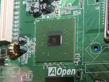 Intel i915 Grantsdale-chipset op AOpen moederbord Intel i915 Grantsdale-chipset op AOpen moederbord