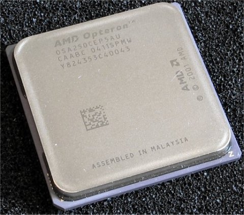 Opteron 250 processor uit week 11 van 2004