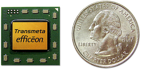 Efficeon TM8620 processor naast een Amerikaanse Quarter