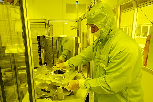 High Tech Campus Eindhoven: MiPlaza cleanroom-dude High Tech Campus Eindhoven: MiPlaza cleanroom-dude