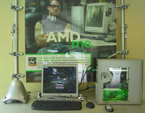 AMD promo-opstelling in Singapore gebouw (kleiner) AMD promo-opstelling in Singapore gebouw (kleiner)