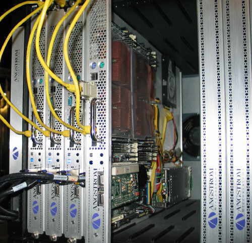 Angstrom Titan64 Quadrablade server met quad-Opteron-blades