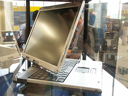 DID 2004: Prestigio laptop met horizontaal draaibaar scherm DID 2004: Prestigio laptop met horizontaal draaibaar scherm