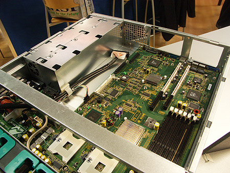 DID 2004: MSI dual Nocona moederbord DID 2004: MSI dual Nocona moederbord