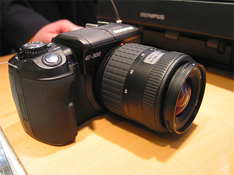 Olympus E-300 Olympus E-300