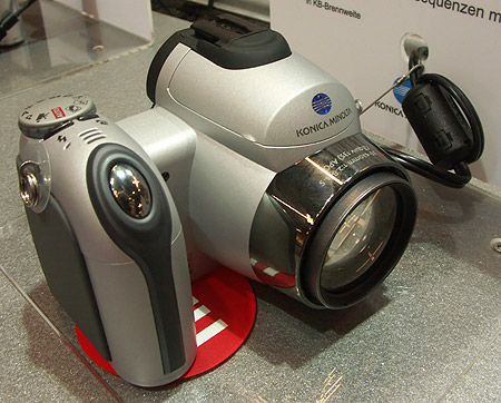 Konica Minolta Dimage Z10 side (klein)