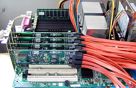 RAID 50-opstelling met 32 schijven en 4 controllers