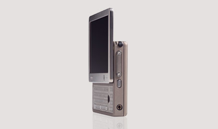 OQO Model 01 (angle view, open) OQO Model 01 (angle view, open)